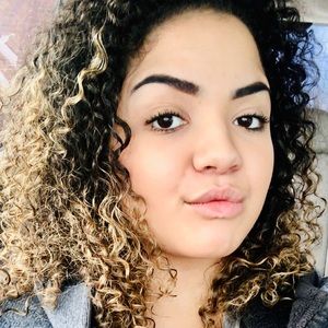 Meet your Posher, Leanne